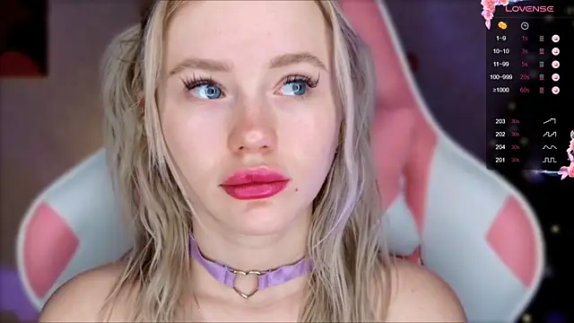 Snapshot of LexieLoree chatting on 13, 12, 2024 LexieLoree online show from 13, 12, 2024