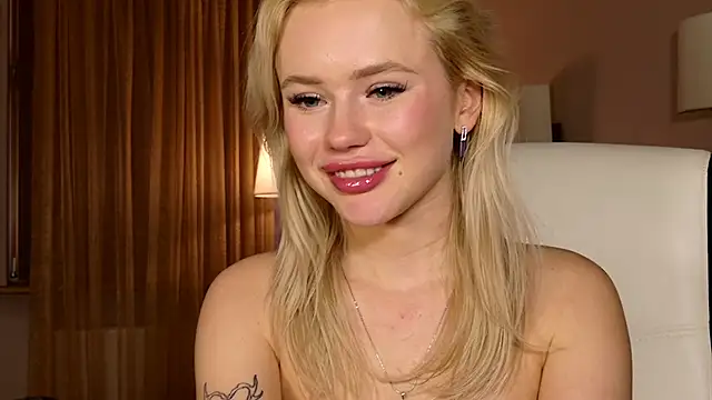 Snapshot of LexieLoree chatting on 17, 12, 2024 LexieLoree online show from 17, 12, 2024