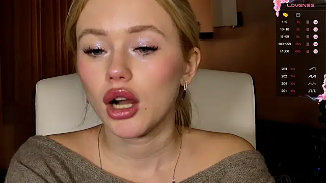 Snapshot of LexieLoree chatting on 19, 12, 2024 LexieLoree online show from 19, 12, 2024