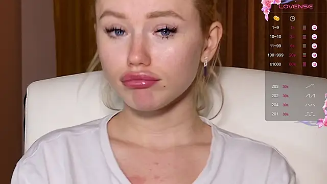 Snapshot of LexieLoree chatting on 20, 12, 2024 LexieLoree online show from 20, 12, 2024