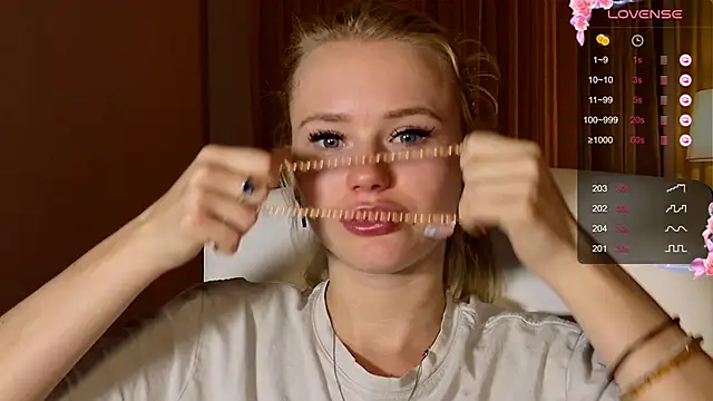 Snapshot of LexieLoree chatting on 22, 12, 2024 LexieLoree online show from 22, 12, 2024