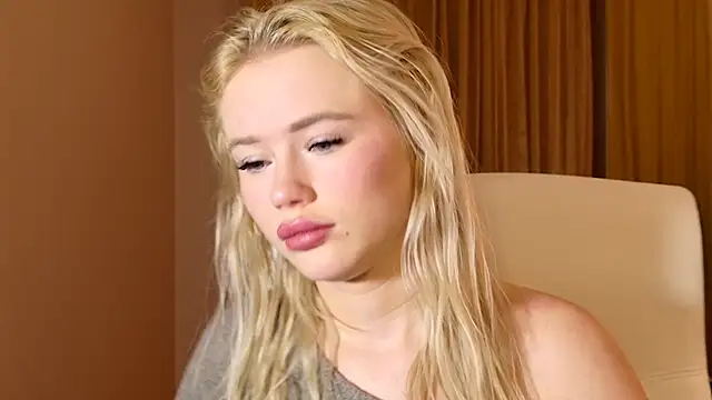 Snapshot of LexieLoree chatting on 24, 12, 2024 LexieLoree online show from 24, 12, 2024