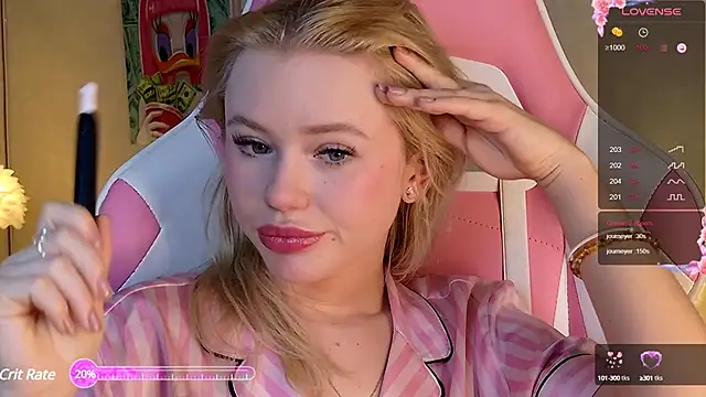 Snapshot of LexieLoree chatting on 4, 1, 2025 LexieLoree online show from 4, 1, 2025