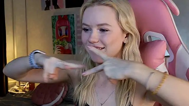 Snapshot of LexieLoree chatting on 24, 1, 2025 LexieLoree online show from 24, 1, 2025