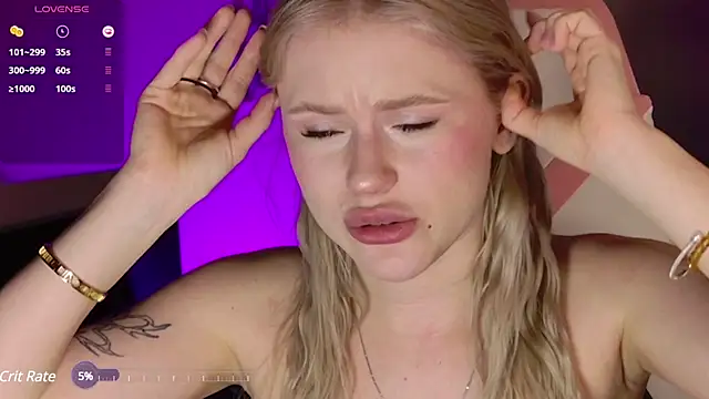 Snapshot of LexieLoree chatting on 2, 3, 2025 LexieLoree online show from 2, 3, 2025