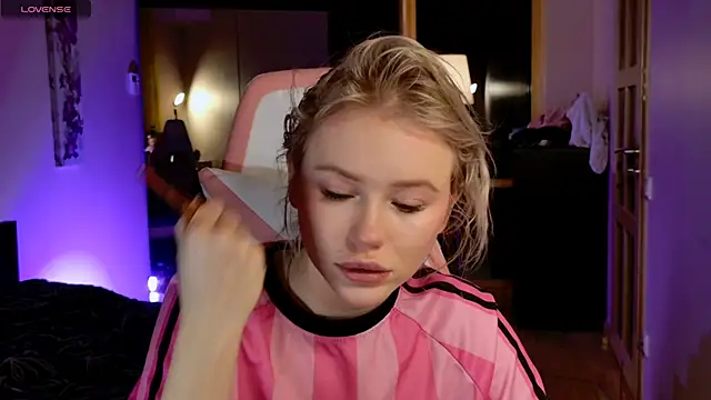 Snapshot of LexieLoree chatting on 3, 3, 2025 LexieLoree online show from 3, 3, 2025