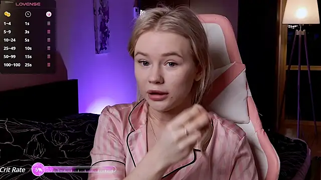 Snapshot of LexieLoree chatting on 5, 3, 2025 LexieLoree online show from 5, 3, 2025