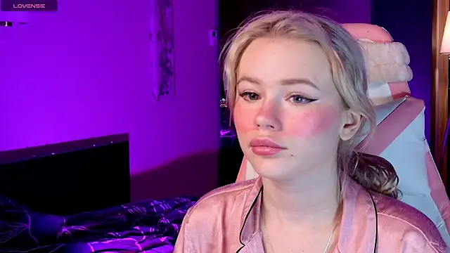 Snapshot of LexieLoree chatting on 10, 3, 2025 LexieLoree online show from 10, 3, 2025