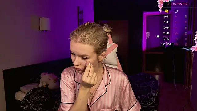 Snapshot of LexieLoree chatting on 16, 3, 2025 LexieLoree online show from 16, 3, 2025