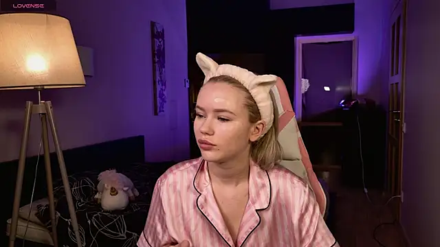 Snapshot of LexieLoree chatting on 17, 3, 2025 LexieLoree online show from 17, 3, 2025