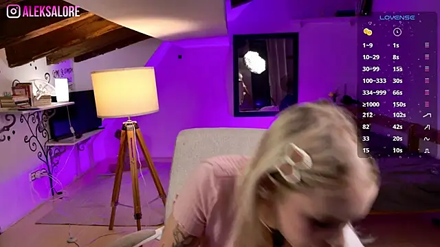 Snapshot of LexieLoree chatting on 12, 9, 2025 LexieLoree online show from 12, 9, 2025