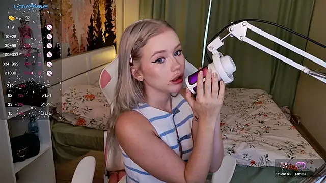 Snapshot of LexieLoree chatting on 20, 9, 2025 LexieLoree online show from 20, 9, 2025