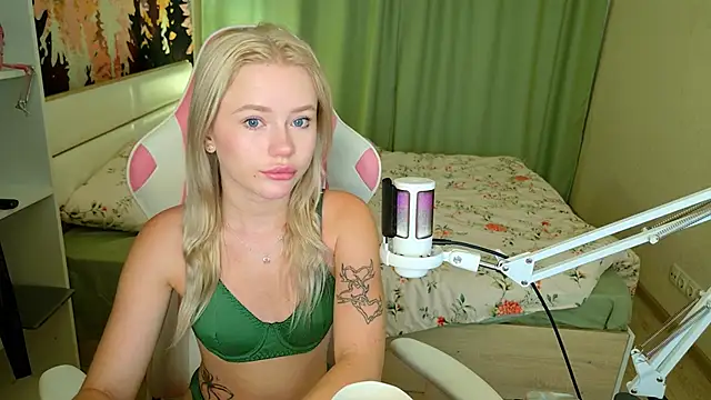 Snapshot of LexieLoree chatting on 23, 9, 2025 LexieLoree online show from 23, 9, 2025