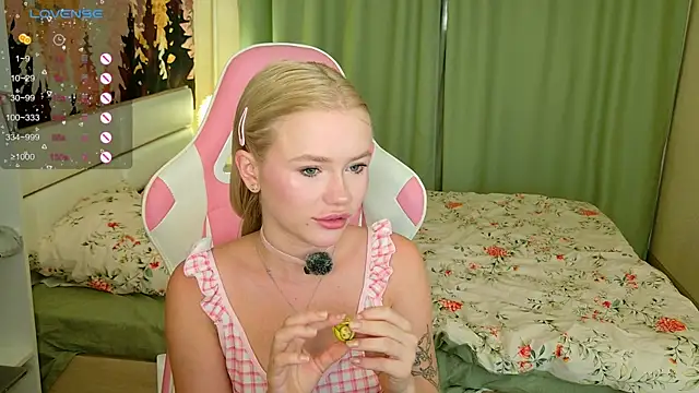 Snapshot of LexieLoree chatting on 29, 9, 2025 LexieLoree online show from 29, 9, 2025