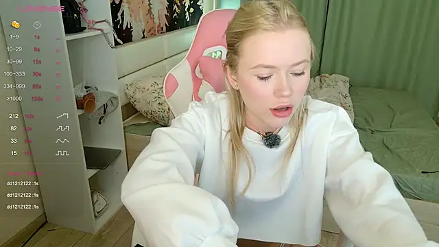 Snapshot of LexieLoree chatting on 14, 10, 2025 LexieLoree online show from 14, 10, 2025