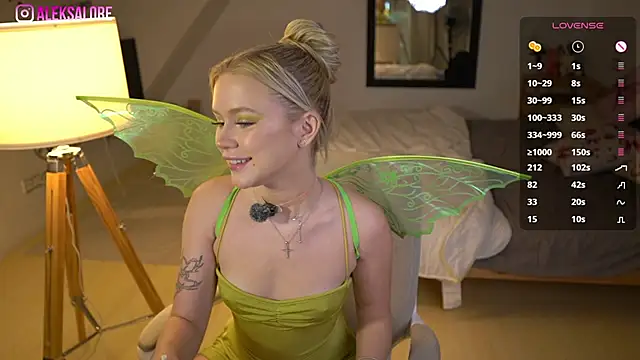 Snapshot of LexieLoree chatting on 31, 10, 2025 LexieLoree online show from 31, 10, 2025