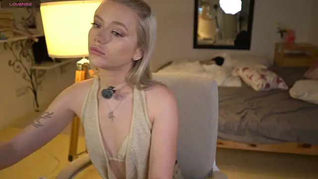 Snapshot of LexieLoree chatting on 4, 11, 2025 LexieLoree online show from 4, 11, 2025