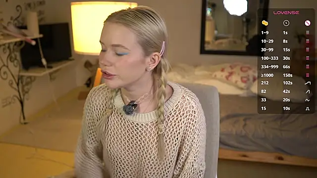 Snapshot of LexieLoree chatting on 9, 11, 2025 LexieLoree online show from 9, 11, 2025