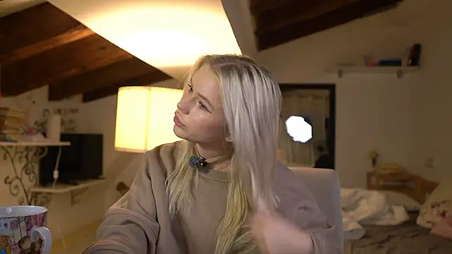 Snapshot of LexieLoree chatting on 17, 11, 2025 LexieLoree online show from 17, 11, 2025