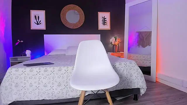 VioletPaket online show from 9, 11, 2025