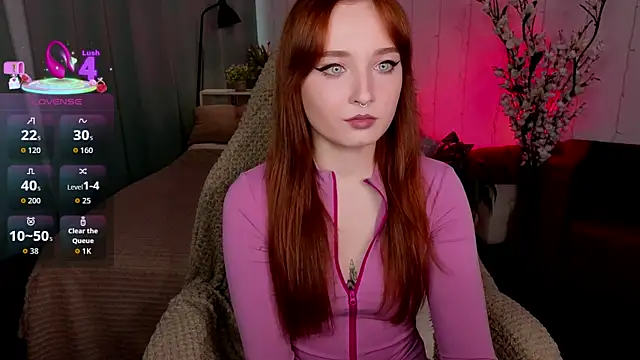 Snapshot of Emma_Chery chatting on 12, 10, 2025 Emma Chery online show from 12, 10, 2025