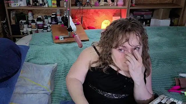 Snapshot of MiniNatalie chatting on 11, 11, 2025 MiniNatalie online show from 11, 11, 2025