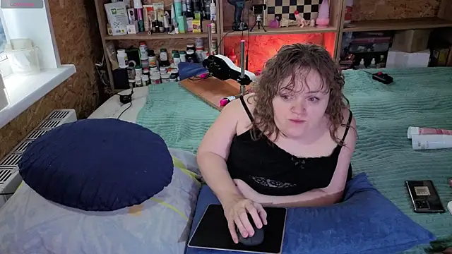 Snapshot of MiniNatalie chatting on 14, 11, 2025 MiniNatalie online show from 14, 11, 2025