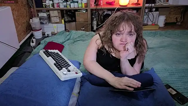 Snapshot of MiniNatalie chatting on 21, 11, 2025 MiniNatalie online show from 21, 11, 2025