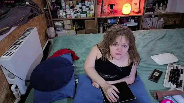 Snapshot of MiniNatalie chatting on 23, 11, 2025 MiniNatalie online show from 23, 11, 2025