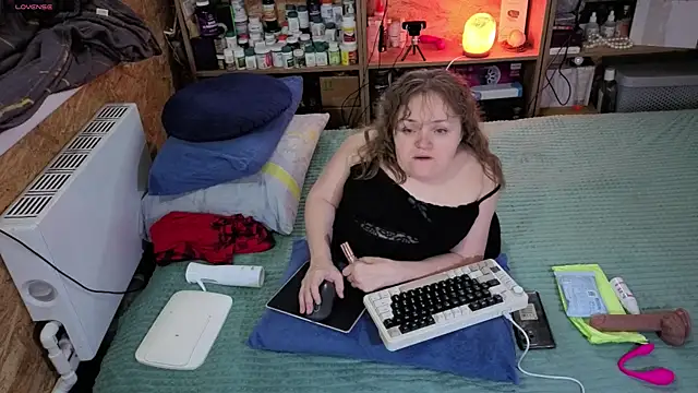 Snapshot of MiniNatalie chatting on 24, 11, 2025 MiniNatalie online show from 24, 11, 2025