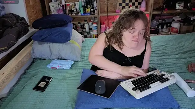 Snapshot of MiniNatalie chatting on 1, 12, 2025 MiniNatalie online show from 1, 12, 2025