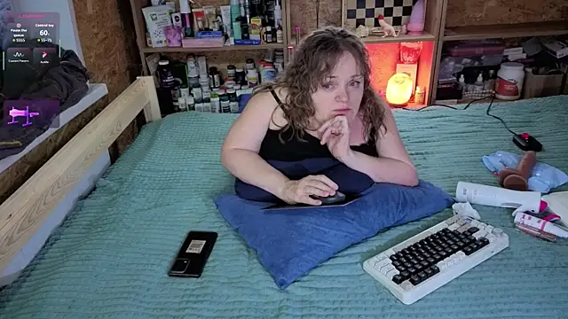 Snapshot of MiniNatalie chatting on 2, 12, 2025 MiniNatalie online show from 2, 12, 2025