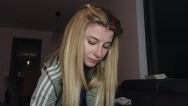 Mia-Minou online show from 17, 2, 2025