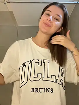 Mia-Minou online show from 22, 9, 2025