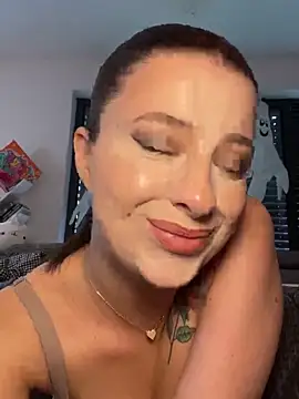 Mia-Minou online show from 8, 10, 2025