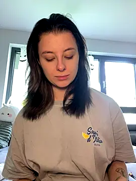 Mia-Minou online show from 9, 10, 2025