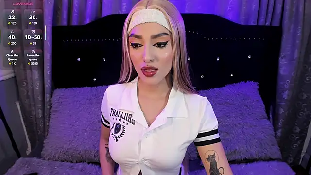 Snapshot of hallsredd chatting on 10, 11, 2025 hallsredd online show from 10, 11, 2025