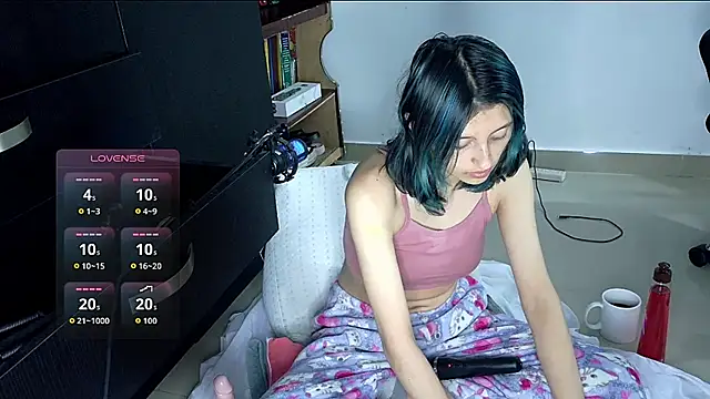 Camila---torres online show from 4, 10, 2025