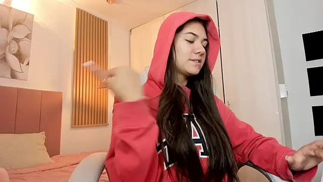 mia nevaeh online show from 6, 1, 2025