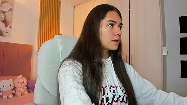 mia nevaeh online show from 7, 1, 2025