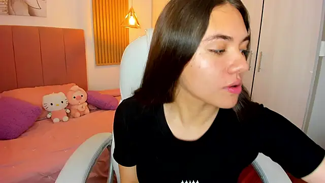 mia nevaeh online show from 7, 1, 2025