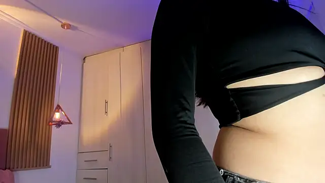mia nevaeh online show from 13, 7, 2026