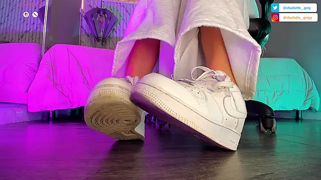 charlotte  grey online show from 23, 9, 2025