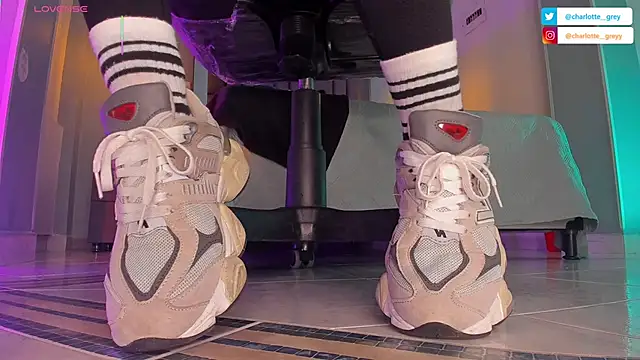 charlotte  grey online show from 28, 9, 2025