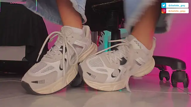 charlotte  grey online show from 19, 10, 2025