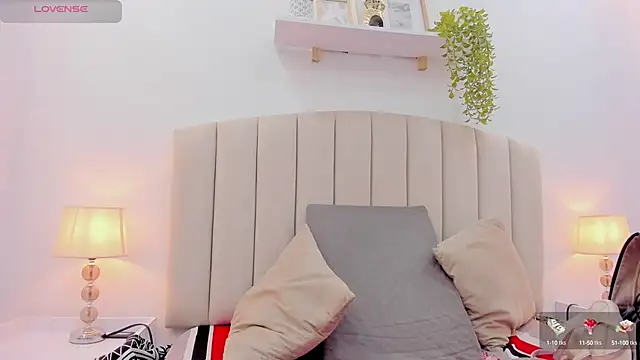 Mia thompson 19 online show from 22, 9, 2025