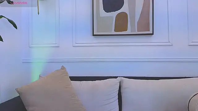 Mia thompson 19 online show from 25, 2, 2026