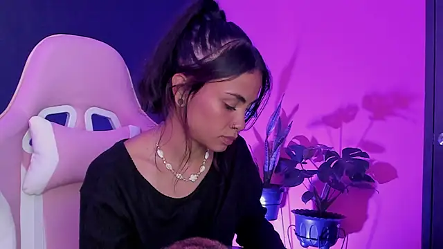 Juanadearco5 online show from 23, 2, 2025