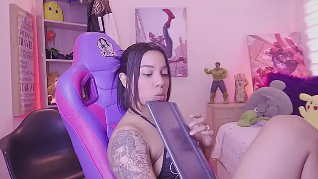 madelyn rose  online show from 15, 4, 2026