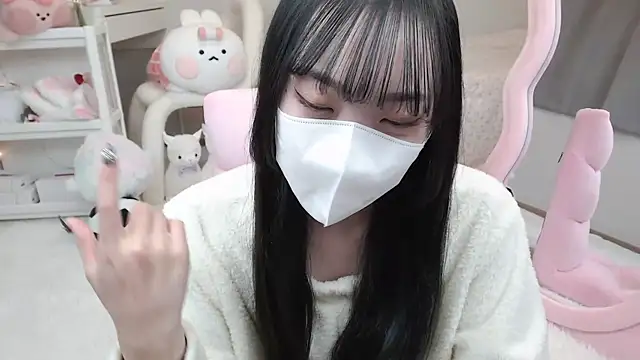 momo room online show from 15, 12, 2024